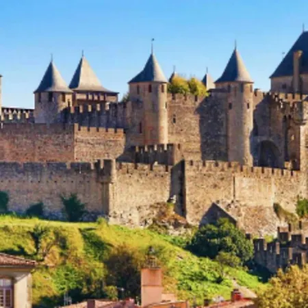 Lovely T2 With Terrace - View Of The Medieval Apartment